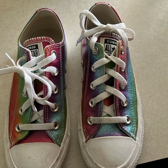 Converse women’s size 6 - Picture 1 of 4